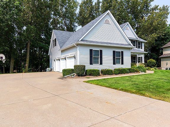 Side entry 3 car garage
