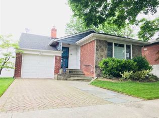 2815 208th St, Bayside, NY 11360
