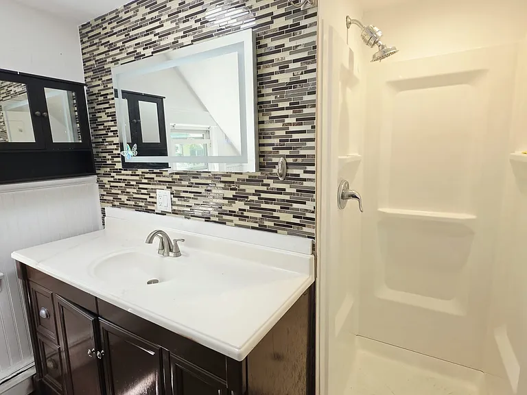 569 W 7th Ave #1A — Photo 17