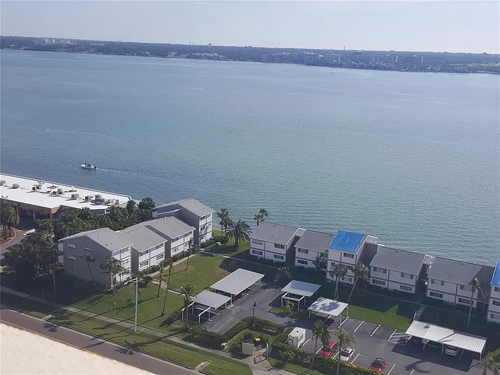 1 bed, 1.5 bath, 760 sqft, $1,700 — Photo 4