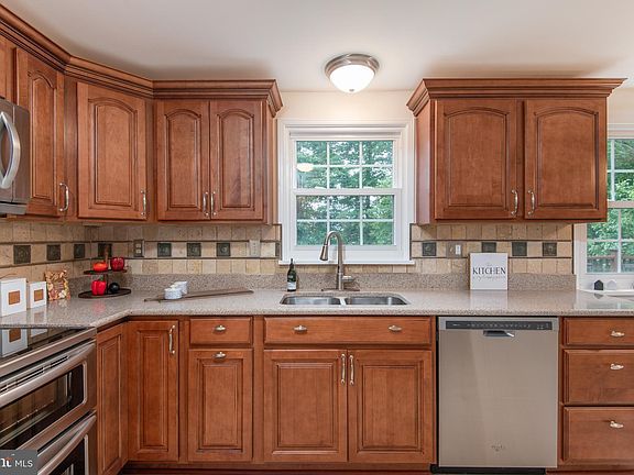 3rd image of 16046 Macedonia Dr