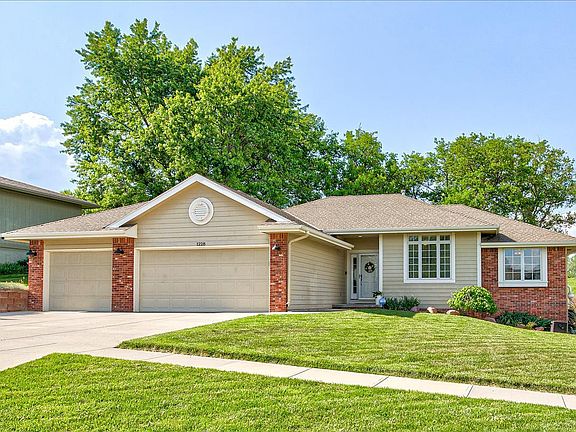 2nd image of 1228 Timber Ln