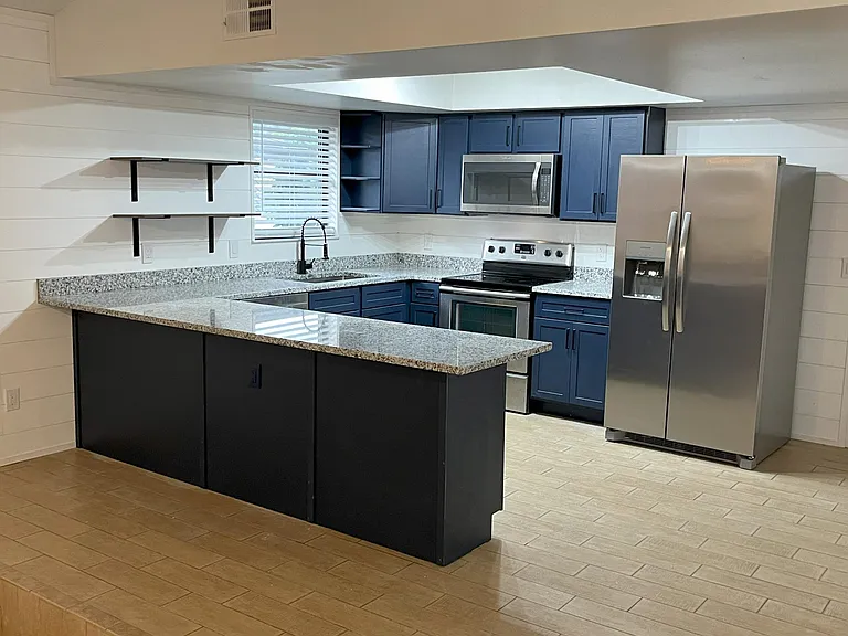 245 W Highland St — Photo 3