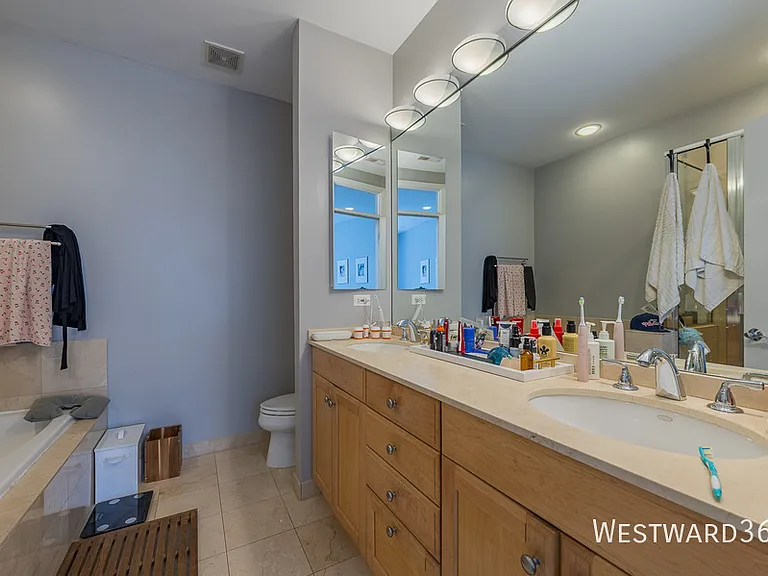 127 E 18th St #TOWNHOUSE — Photo 8