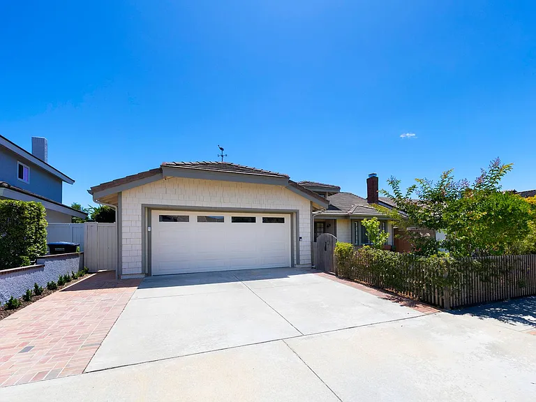 24356 Titus Dr — Photo 32
