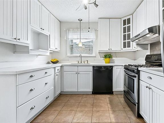 3rd image of 1800 Stanford Ave