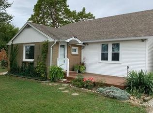 1349 County Road 2000 E, Greenup, IL 62428