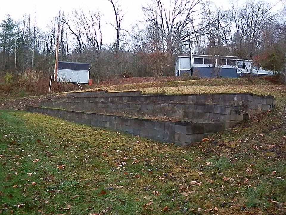 2nd image of 160 Robinson Ln