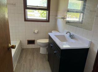 709 Wood Ave, Machesney Park, IL 61115