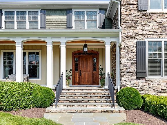 4th image of 204 Bayly Ct