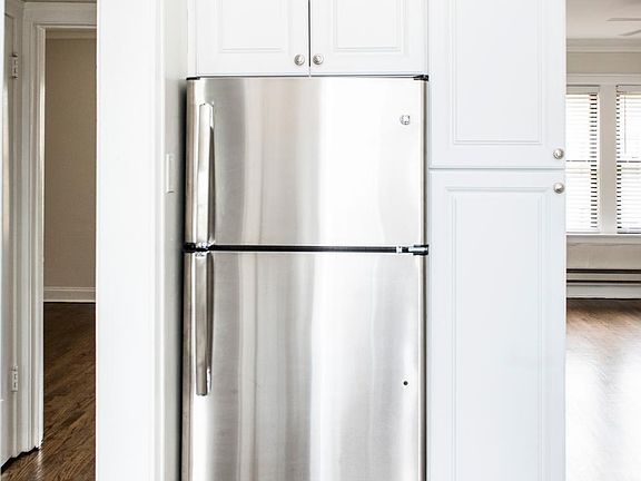 5th image of 3819-3823 N Greenview Ave #1S