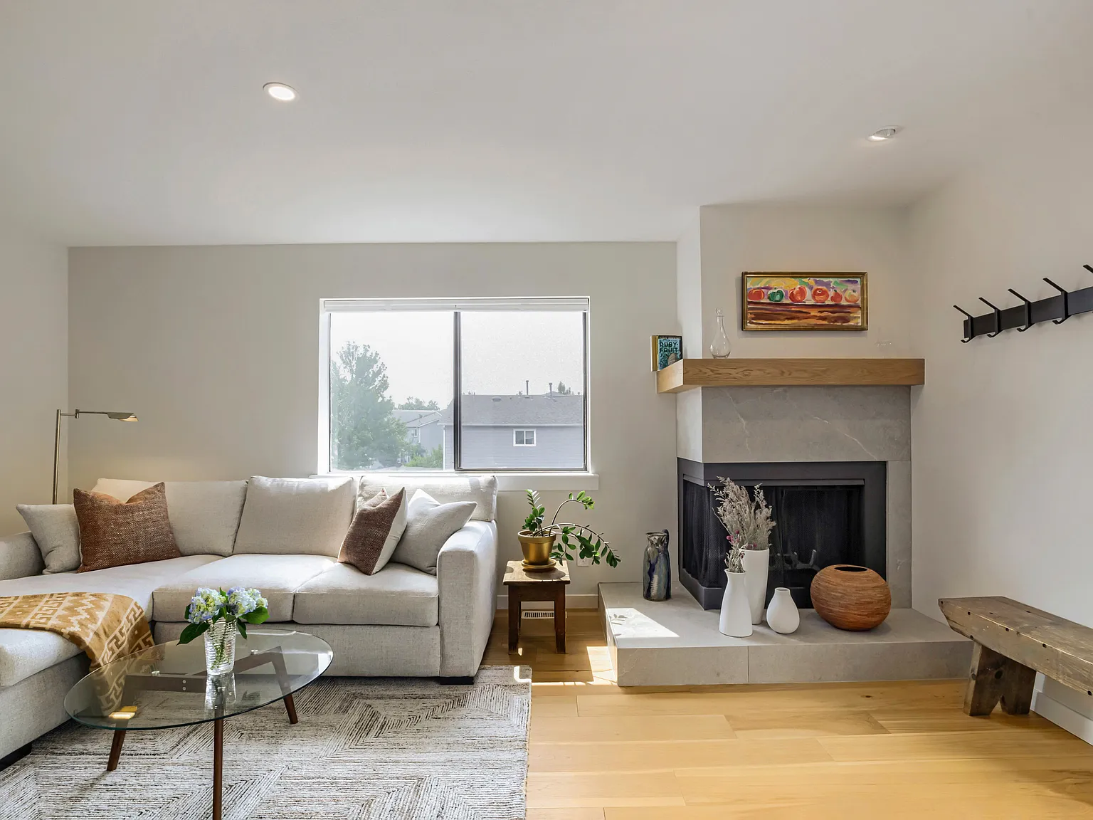 2 bed, 880 sqft, $3,300 — Photo 2