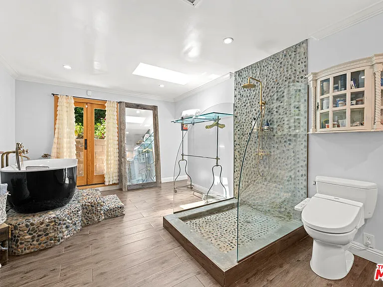 16582 Calneva Dr — Photo 25