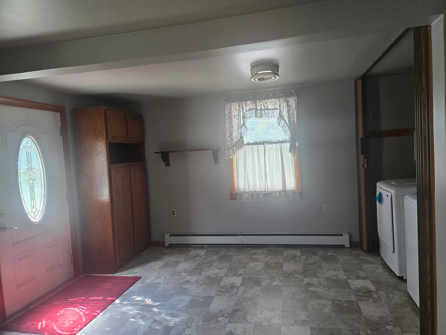 3 bed, 1840 sqft, $2,000 — Photo 3