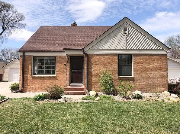 835 N Pine Ave, Hastings, NE 68901
