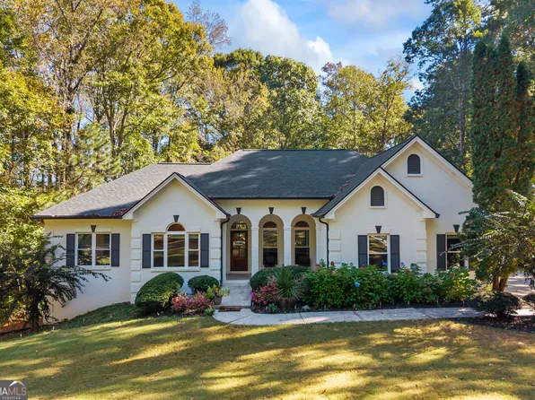 2130 Keeneland Dr, Bogart, GA 30622