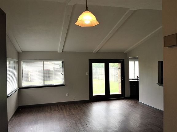 5th image of 3531 Hillridge Dr