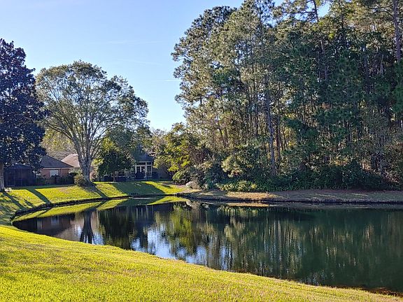 3rd image of 8554 Walden Glen Dr