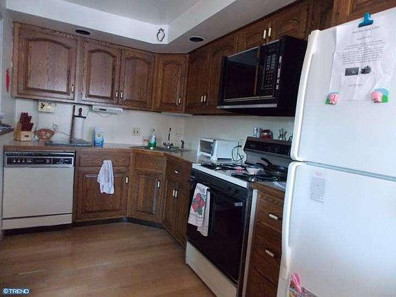 4th image of 828 Birch Dr