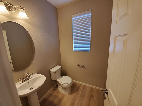 4th image of 4788 N Kittredge St #2