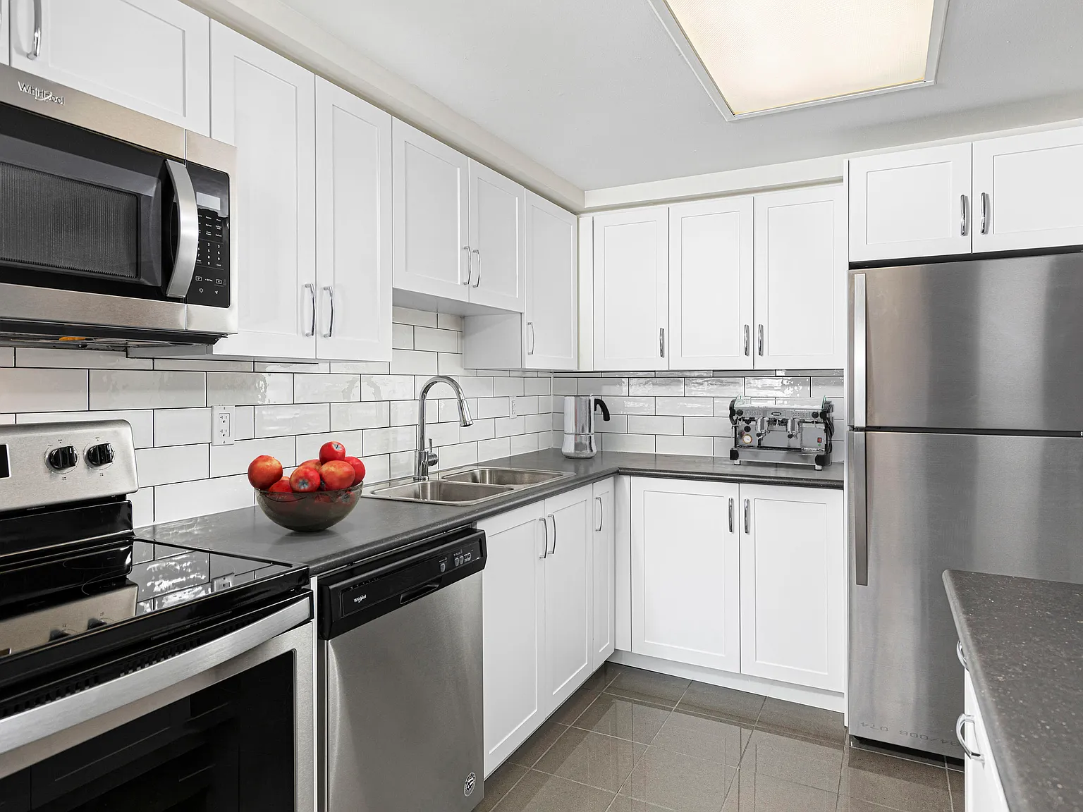 Simcoe Apartments — Photo 2