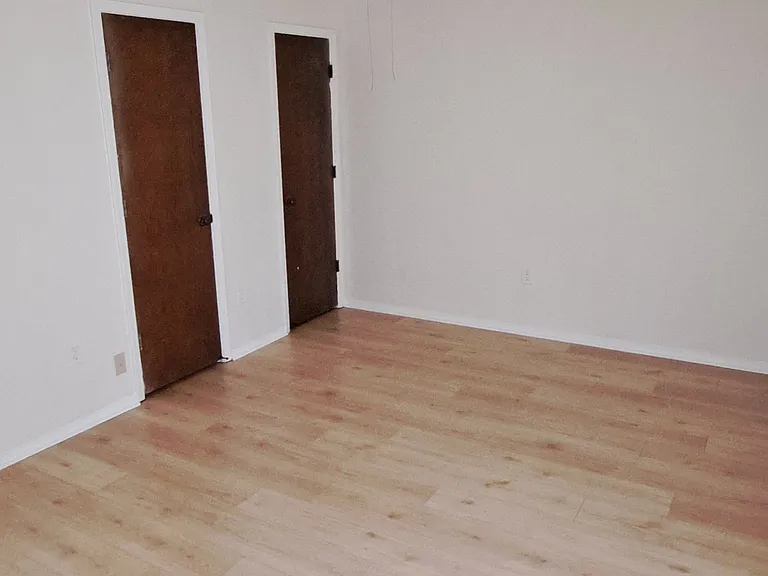 5513 Hadrian Ct — Photo 5