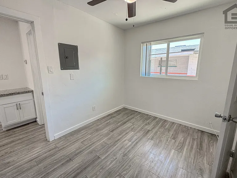 1342 E Willetta St — Photo 19