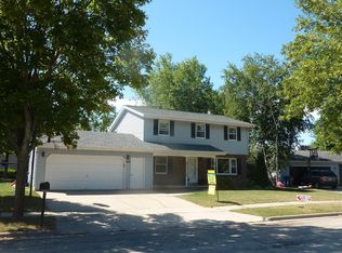 423 Orchard Ln, Little Chute, WI 54140