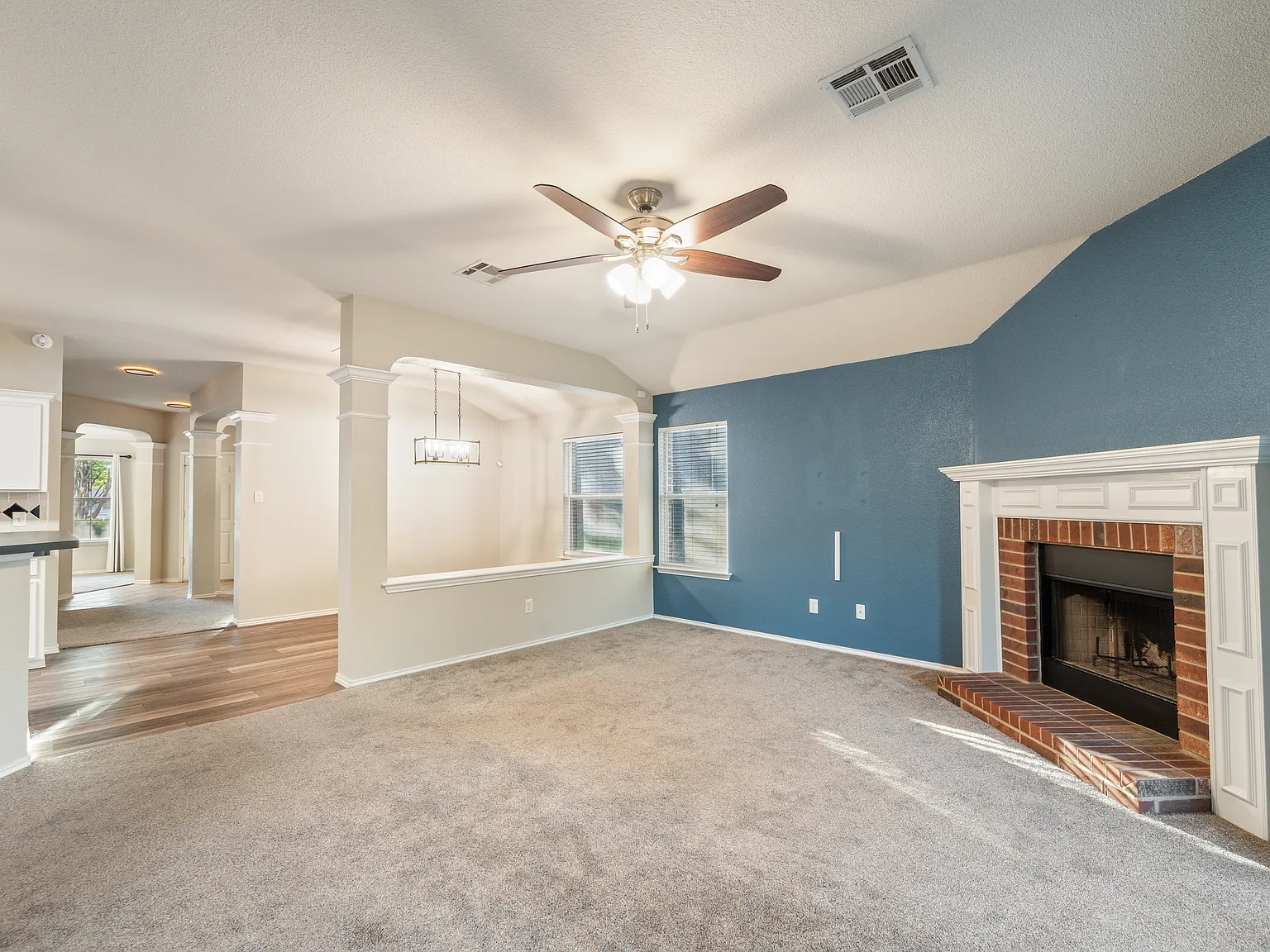 3 bed, 1958 sqft, $1,800 — Photo 4