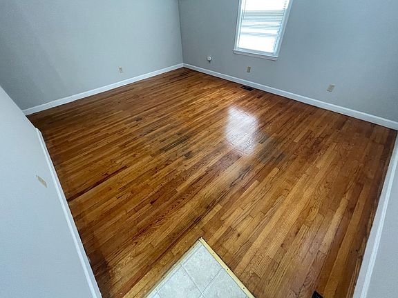 3rd image of 412 Cascade Ave