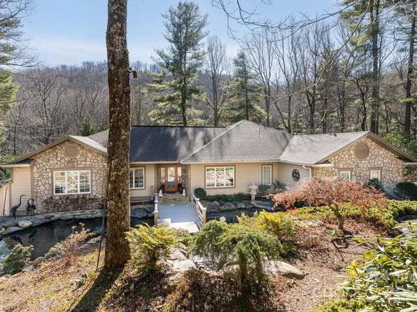 208 Mossbough Ln, Flat Rock, NC 28731