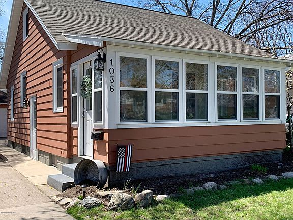 2nd image of 1036 Hollywood St NE
