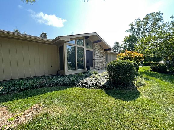 2nd image of 4580 Burbank Dr