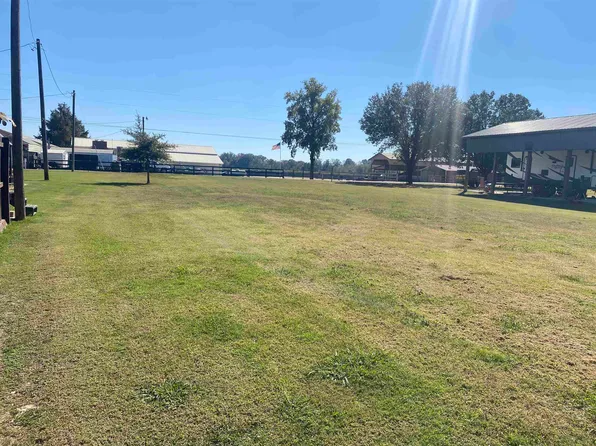 2 Catfish Ln, Crump, TN 38327