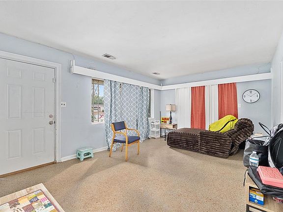 4th image of 305 NW 34th St