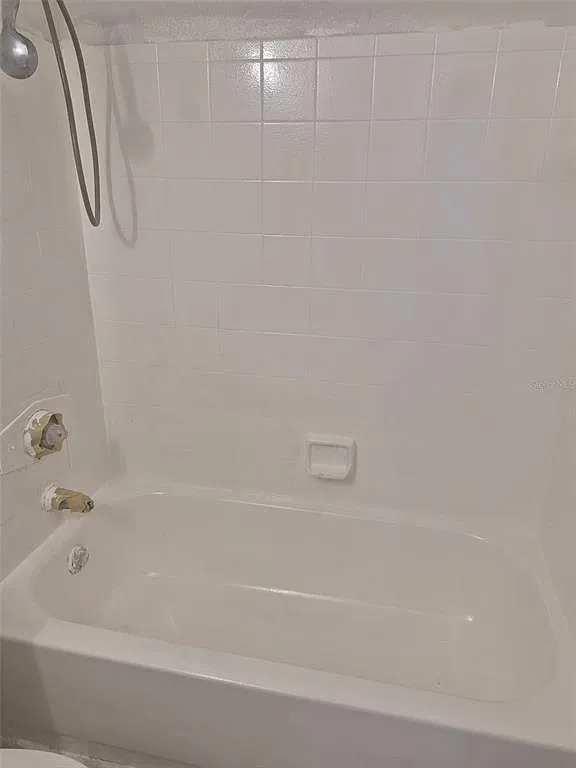 2 bed, 2.0 bath, 864 sqft, $1,550 — Photo 2