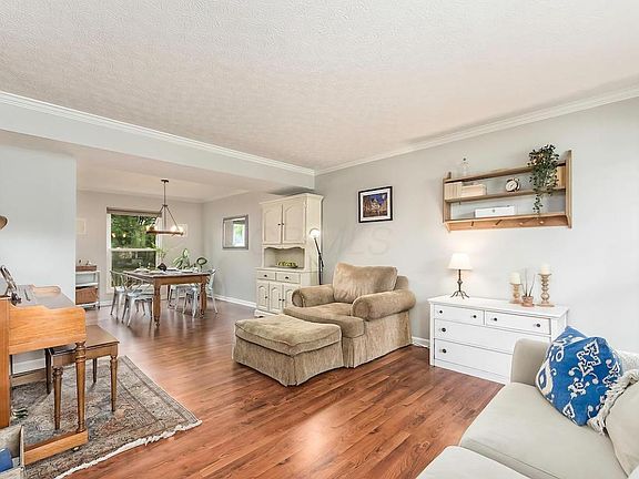 4th image of 544 Woodfield Ct