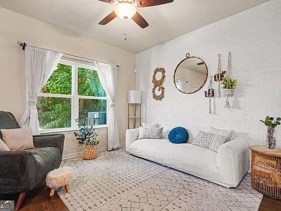 2nd image of 209 Highwood Ln