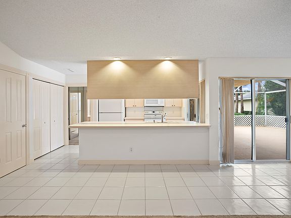 4th image of 1225 NW Sun Terrace Cir