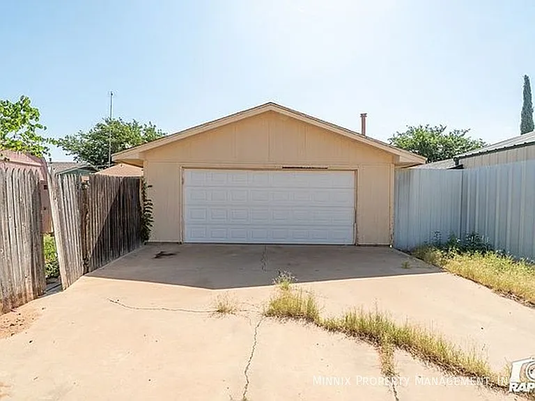 2905 Ventura Ave — Photo 28