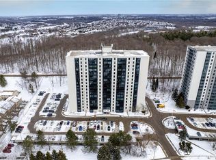 35 Green Valley Dr #1612, Kitchener, ON N2P 2A5