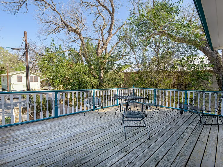 433 W San Antonio St #C — Photo 8