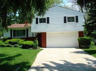 5875 Decker Rd, North Olmsted, OH 44070