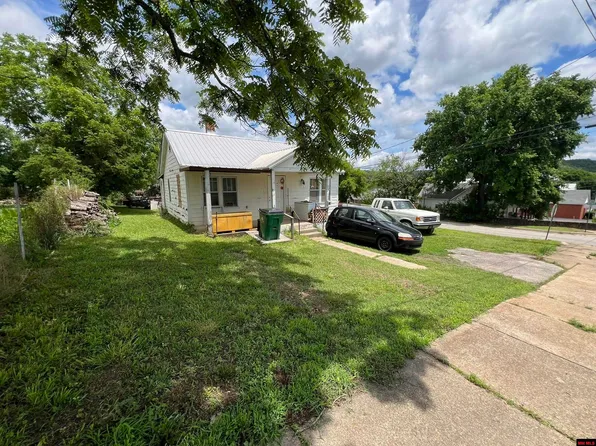 200 W 3rd St, Yellville, AR 72687