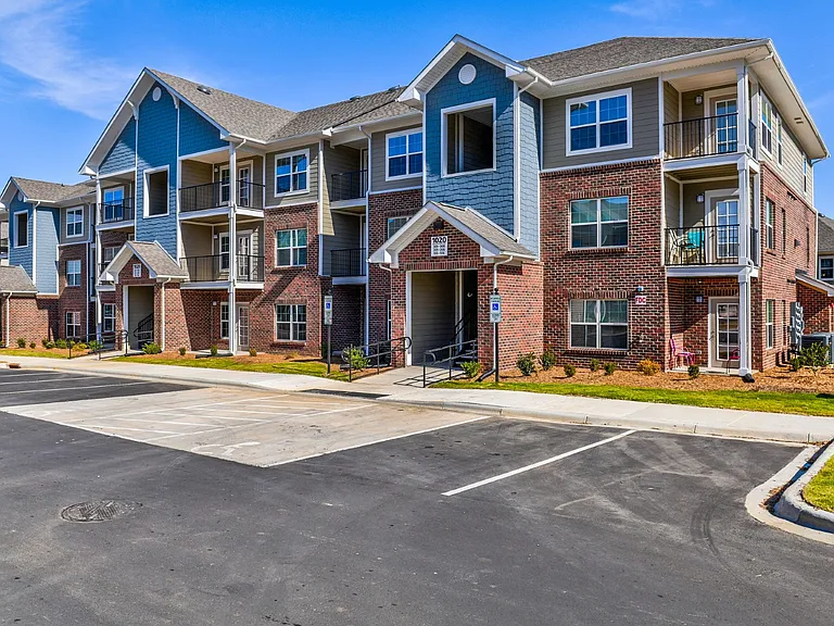 GRANITE POINTE — Photo 28