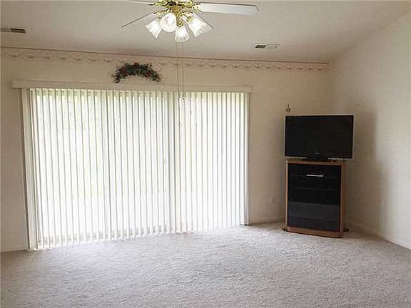 3rd image of 1435 Riverbend Dr