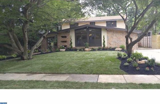 1st image of 5850 Woodbine Ave