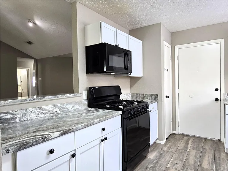 24015 Farm Hill Rd — Photo 10
