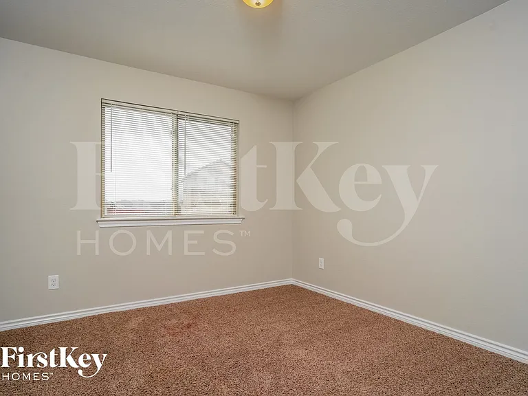 615 Hearthstone Dr — Photo 11