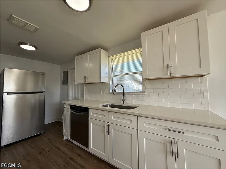 1154 Gamble St — Photo 5